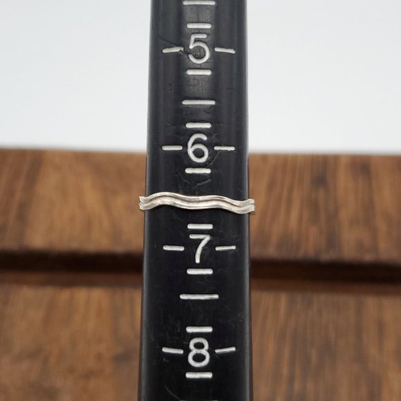 Size 6.5 925 Sterling Silver Wavy Line In The Middle Ring - Picture 5 of 7